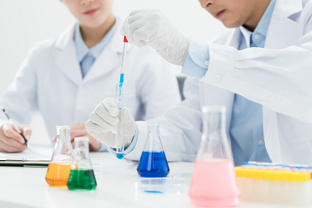 A SARS-CoV-2 / FLU A és B / RSV antigén gyorsteszt készletének bemutatása